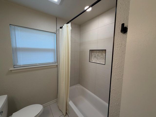 1010 15th Avenue N, Texas City, TX 77590