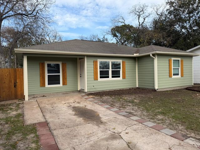 1010 15th Avenue N, Texas City, TX 77590