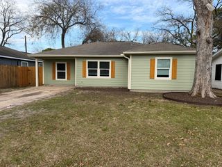 1010 15th Avenue N, Texas City, TX 77590