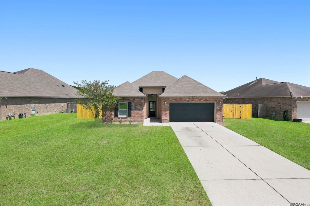 23138 Christmas Dr, Denham Springs, LA 70726