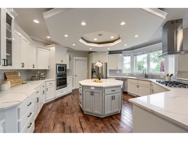 17766 MARYLCREEK Dr, Lake Oswego, OR 97034