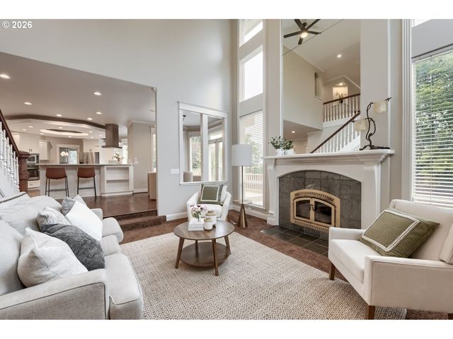 17766 MARYLCREEK Dr, Lake Oswego, OR 97034