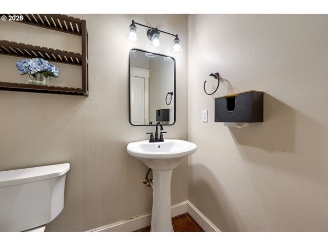 17766 MARYLCREEK Dr, Lake Oswego, OR 97034