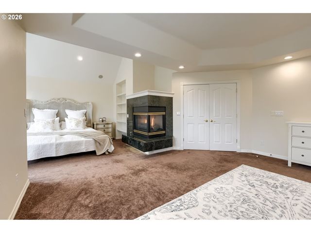 17766 MARYLCREEK Dr, Lake Oswego, OR 97034