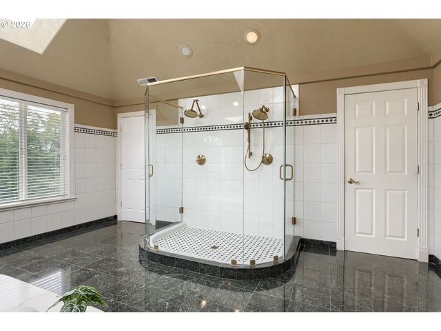17766 MARYLCREEK Dr, Lake Oswego, OR 97034
