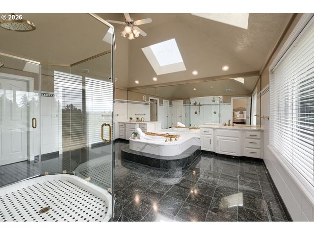 17766 MARYLCREEK Dr, Lake Oswego, OR 97034
