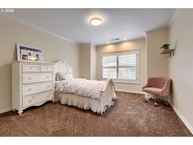 17766 MARYLCREEK Dr, Lake Oswego, OR 97034