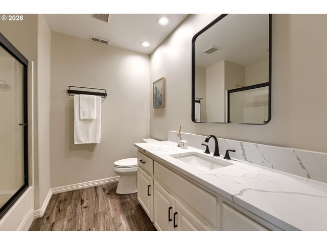 17766 MARYLCREEK Dr, Lake Oswego, OR 97034