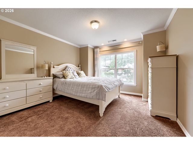17766 MARYLCREEK Dr, Lake Oswego, OR 97034