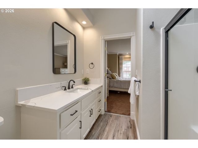 17766 MARYLCREEK Dr, Lake Oswego, OR 97034