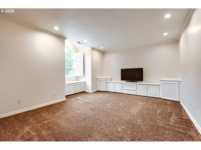 17766 MARYLCREEK Dr, Lake Oswego, OR 97034