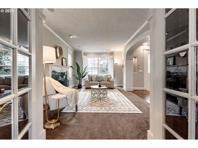 17766 MARYLCREEK Dr, Lake Oswego, OR 97034