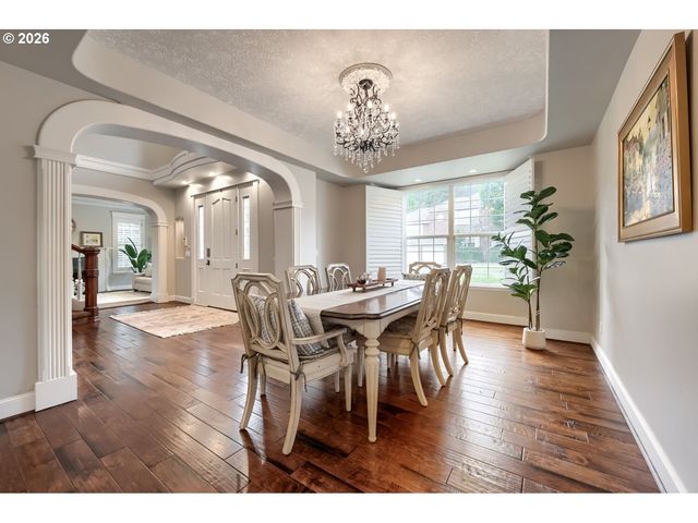 17766 MARYLCREEK Dr, Lake Oswego, OR 97034