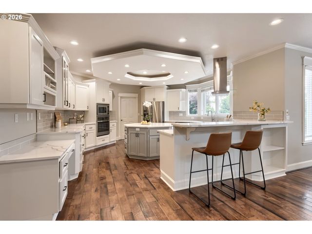 17766 MARYLCREEK Dr, Lake Oswego, OR 97034