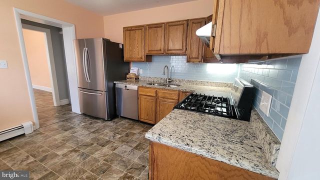 460 CHESTNUT ST, Columbia, PA 17512