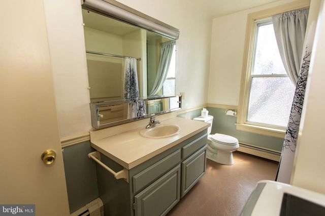 460 CHESTNUT ST, Columbia, PA 17512