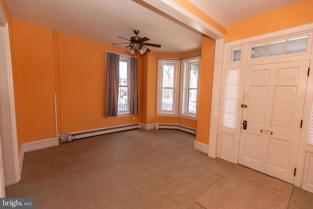 460 CHESTNUT ST, Columbia, PA 17512