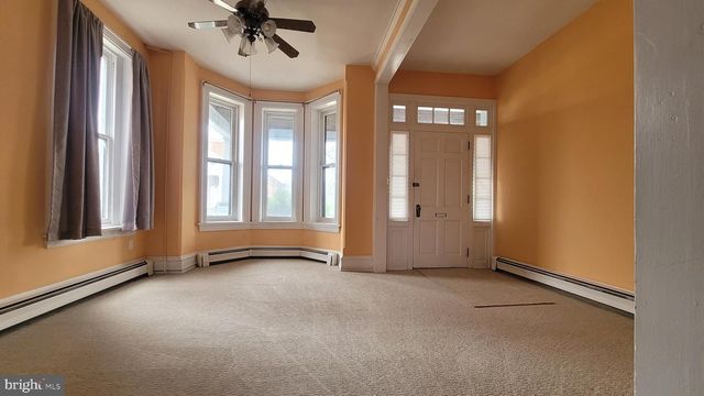 460 CHESTNUT ST, Columbia, PA 17512