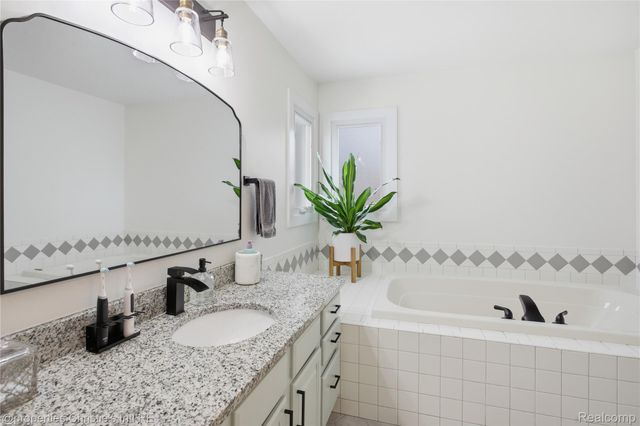 39663 Southpointe Avenue, Harrison Charter Township, MI 48045