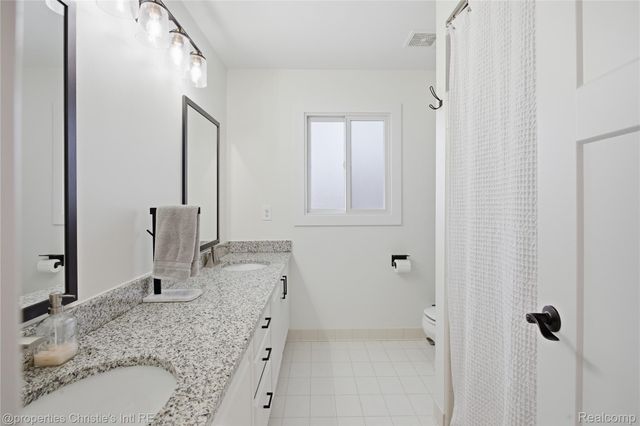 39663 Southpointe Avenue, Harrison Charter Township, MI 48045