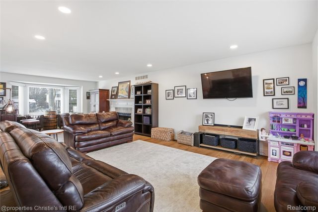 39663 Southpointe Avenue, Harrison Charter Township, MI 48045