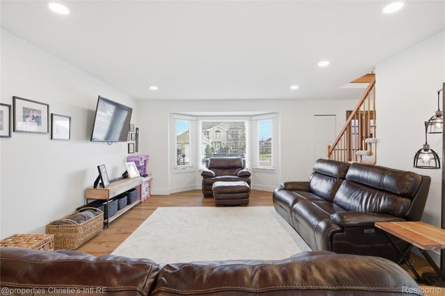 39663 Southpointe Avenue, Harrison Charter Township, MI 48045