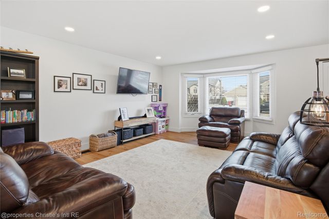 39663 Southpointe Avenue, Harrison Charter Township, MI 48045