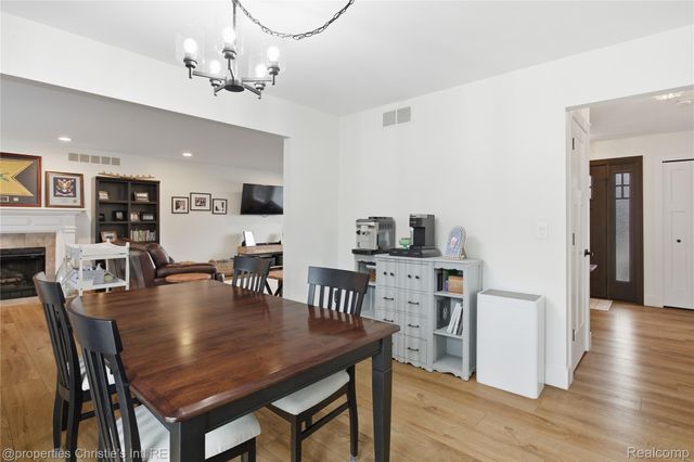 39663 Southpointe Avenue, Harrison Charter Township, MI 48045