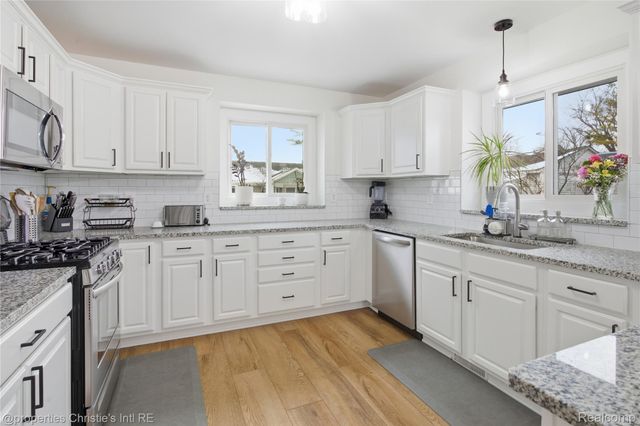 39663 Southpointe Avenue, Harrison Charter Township, MI 48045