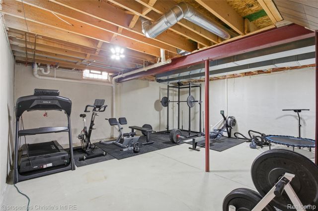 39663 Southpointe Avenue, Harrison Charter Township, MI 48045