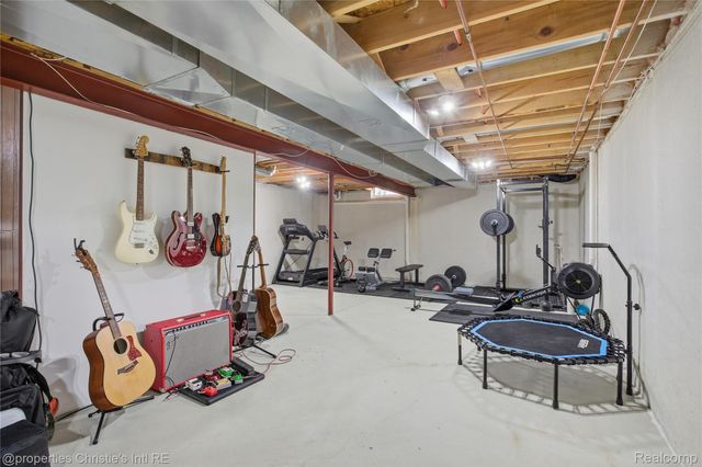 39663 Southpointe Avenue, Harrison Charter Township, MI 48045