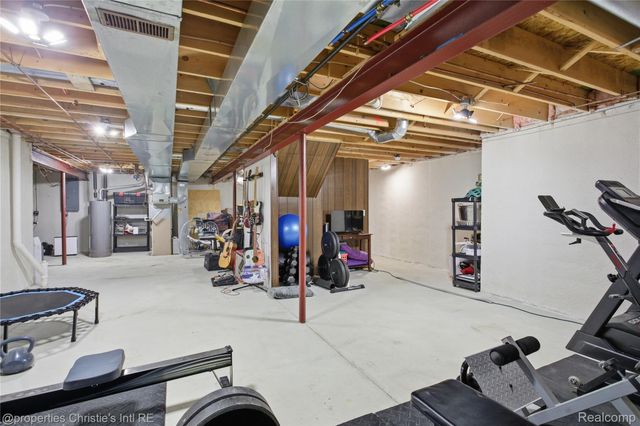 39663 Southpointe Avenue, Harrison Charter Township, MI 48045