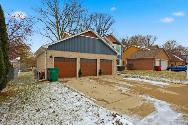 39663 Southpointe Avenue, Harrison Charter Township, MI 48045