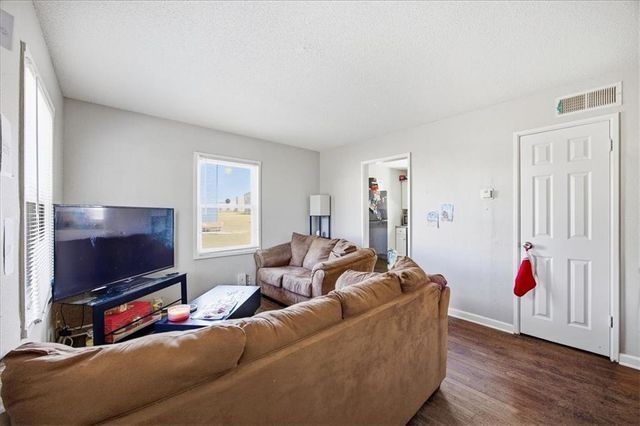 9539-9541 Charlotte Street, Kansas City, MO 64131