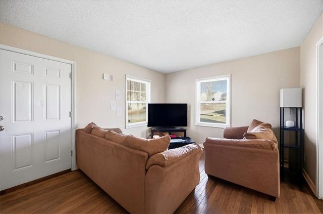 9539-9541 Charlotte Street, Kansas City, MO 64131