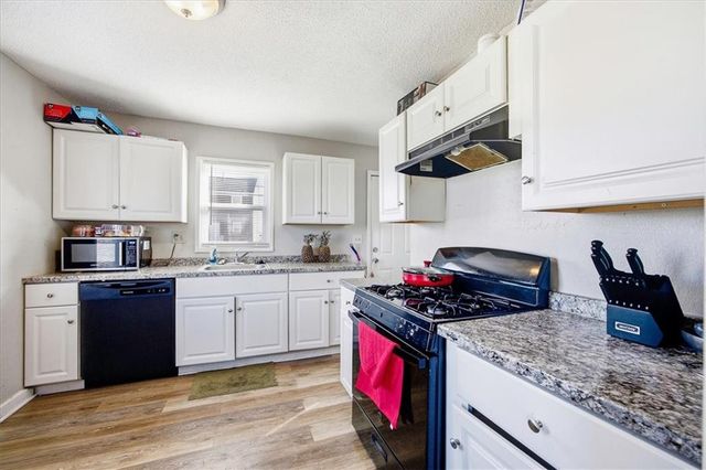 9539-9541 Charlotte Street, Kansas City, MO 64131