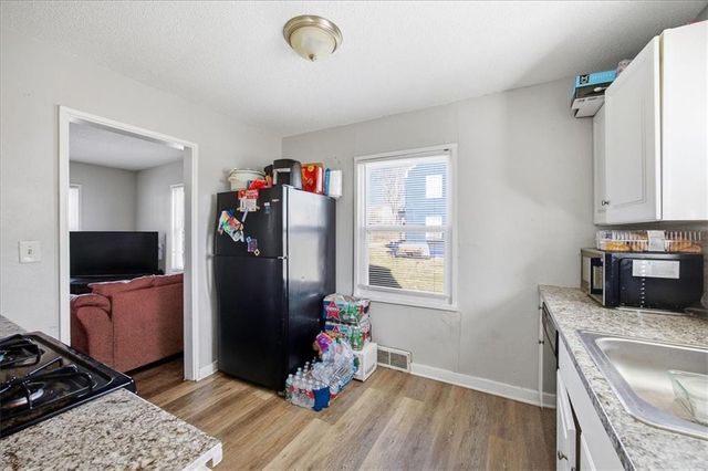 9539-9541 Charlotte Street, Kansas City, MO 64131