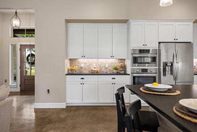 909 Highland Spring LN, Georgetown, TX 78633