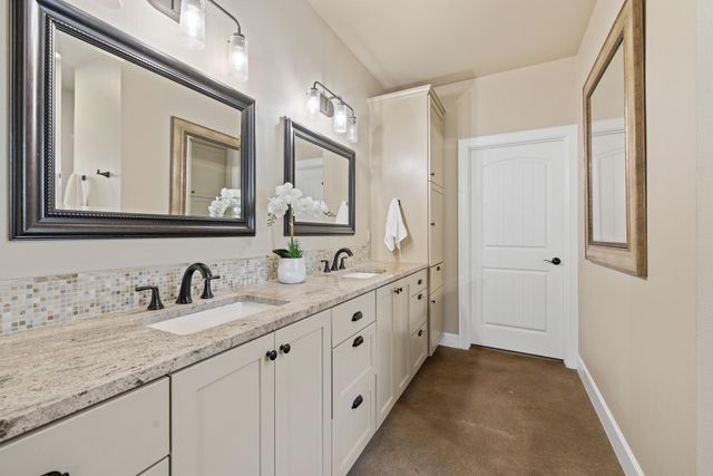 909 Highland Spring LN, Georgetown, TX 78633