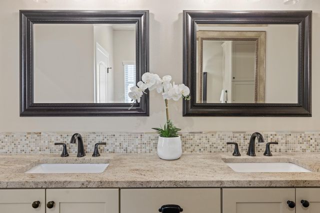 909 Highland Spring LN, Georgetown, TX 78633