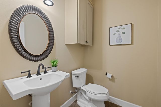 909 Highland Spring LN, Georgetown, TX 78633