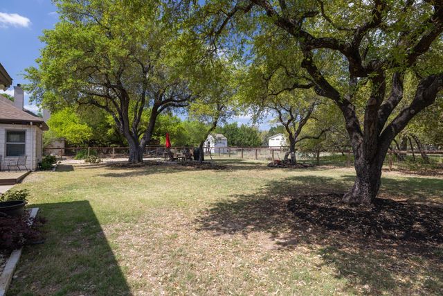 909 Highland Spring LN, Georgetown, TX 78633