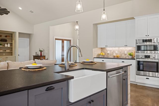 909 Highland Spring LN, Georgetown, TX 78633