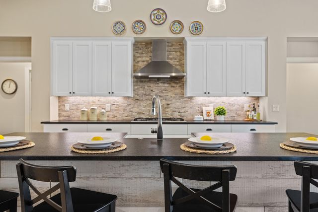 909 Highland Spring LN, Georgetown, TX 78633