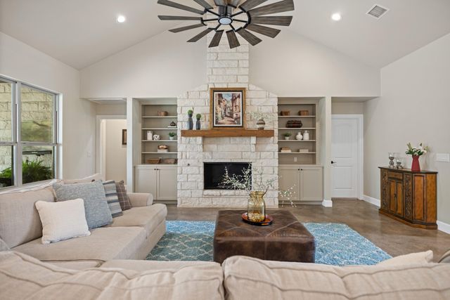 909 Highland Spring LN, Georgetown, TX 78633