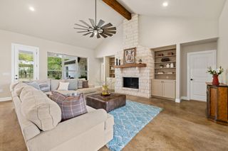 909 Highland Spring LN, Georgetown, TX 78633