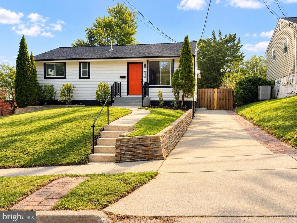 2310 ROSLYN AVE, District Heights, MD 20747