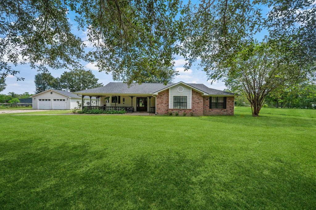 1074 County Road 2252, Cleveland, TX 77327