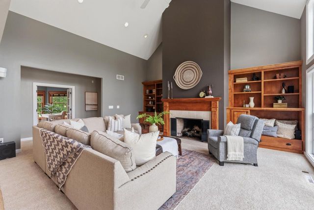 N61W29060 Parkside PLACE, Hartland, WI 53029