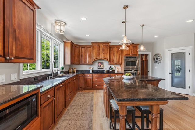 N61W29060 Parkside PLACE, Hartland, WI 53029